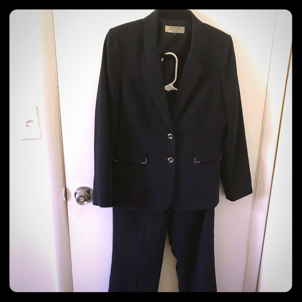 Women’s Pant Suit